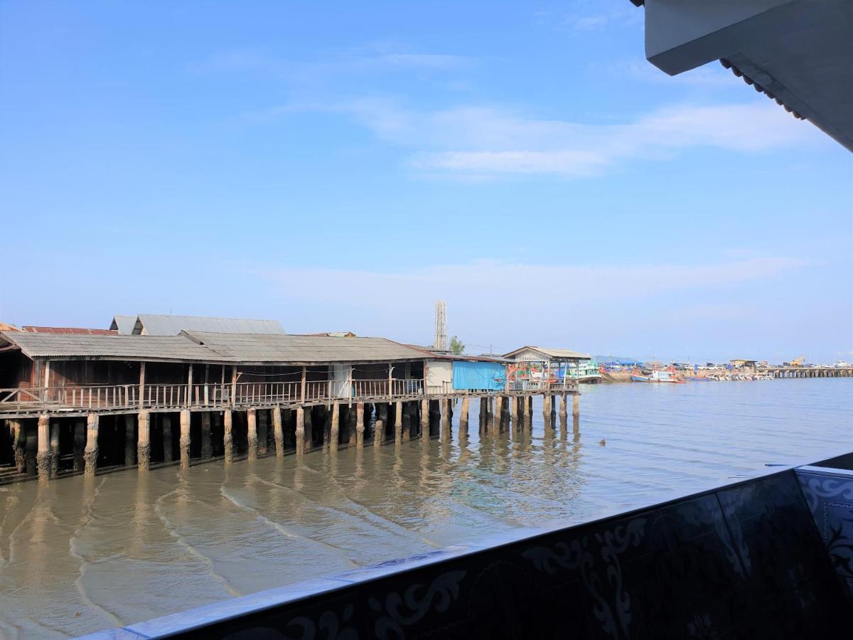 Samchai Hotel Si Racha Exterior foto